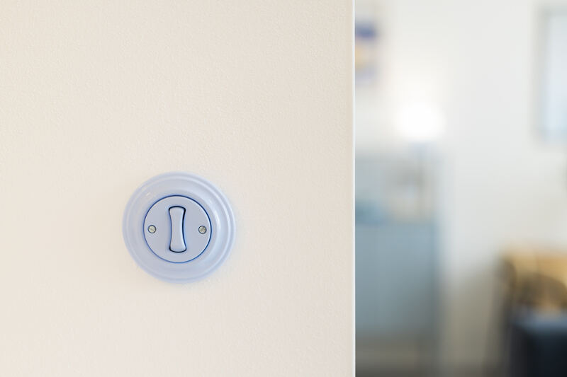 Detail retro vypínače v apartmánu